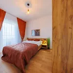 Zenith Residence- Centre, Free Parking By Staynest 아파트