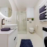 Zenith Residence- Centre, Free Parking By Staynest Apartment