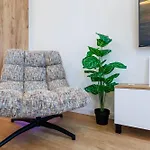 Zenith Residence- Centre, Free Parking By Staynest Apartment *