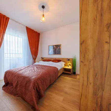 Zenith Residence- Centre, Ac, Free Parking By Staynest Apartment