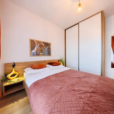 Zenith Residence- Centre, Ac, Free Parking By Staynest
