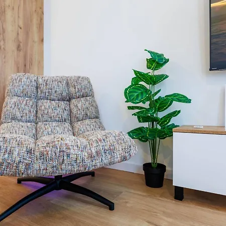 Zenith Residence- Centre, Ac, Free Parking By Staynest Apartment *