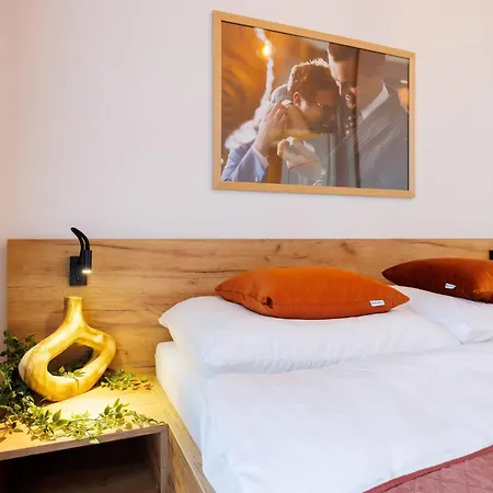 Zenith Residence- Centre, Ac, Free Parking By Staynest Apartment