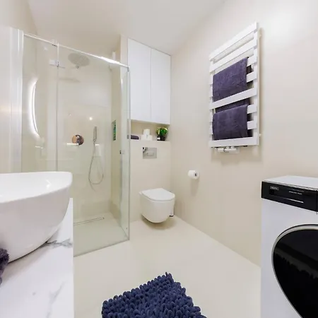 Zenith Residence- Centre, Ac, Free Parking By Staynest *