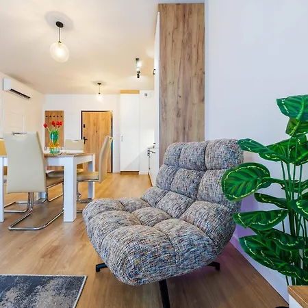 Zenith Residence- Centre, Ac, Free Parking By Staynest *