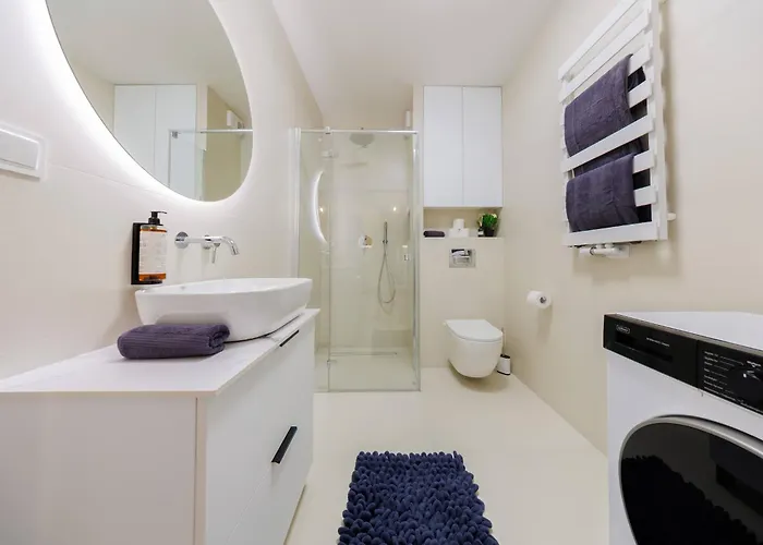 Zenith Residence- Centre, Free Parking By Staynest Apartment